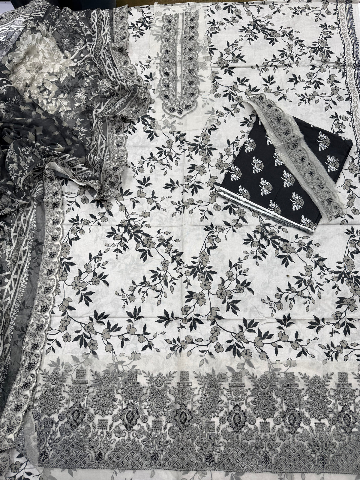 TOP CLASS PARTY WEAR SUIT PURE LAWN LUXURY